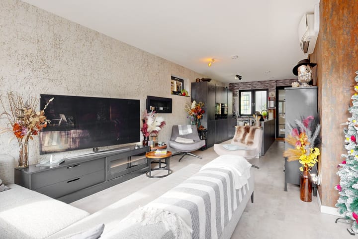 Foto 3 van Van Aostastraat 1-E