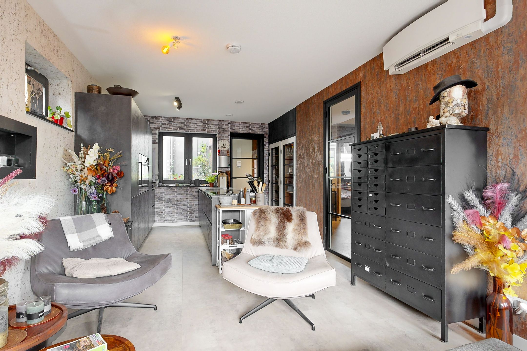 Foto 12 van Van Aostastraat 1-E