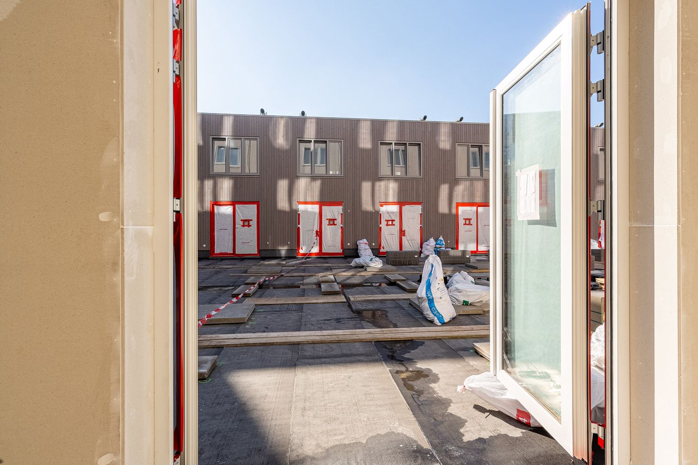 Foto 10 van Albertina Sisulupad 78