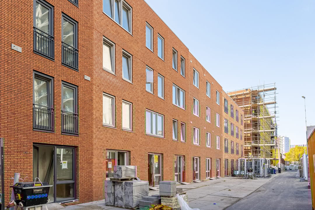 Foto 2 van Albertina Sisulupad 96