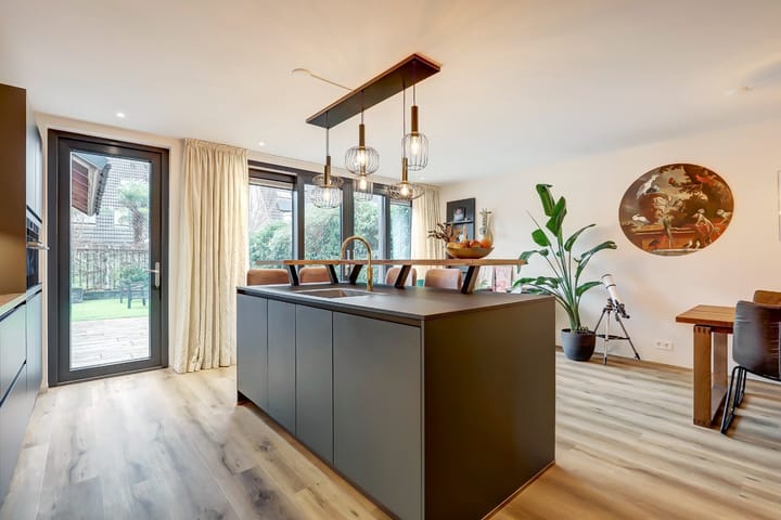 Foto 15 van Indira Gandhisingel 60