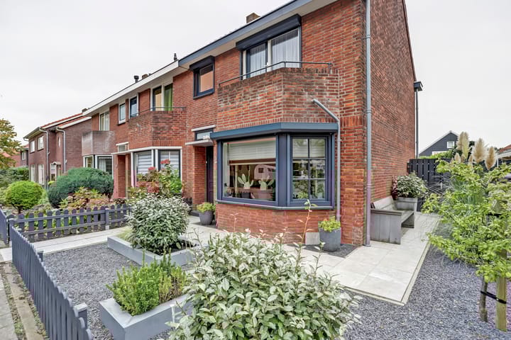 Foto 3 van Burg Elenbaasstraat 3