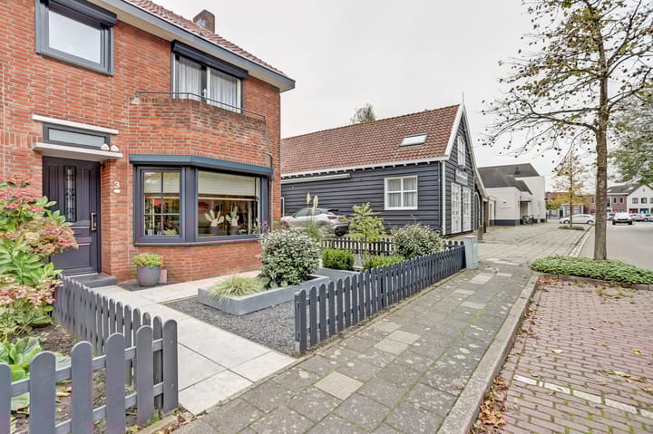 Foto 4 van Burg Elenbaasstraat 3