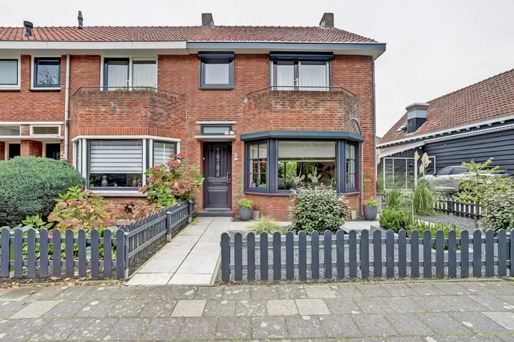 Foto 5 van Burg Elenbaasstraat 3