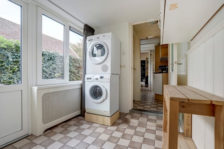 Foto 10 van Burg Elenbaasstraat 3