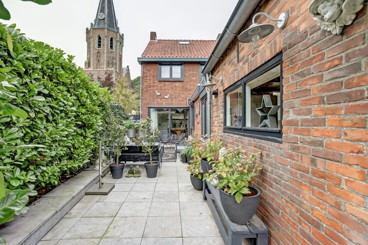 Foto 38 van Burg Elenbaasstraat 3