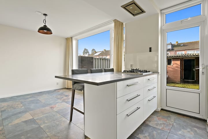 Photo 12 of Leeuwerikplantsoen 8