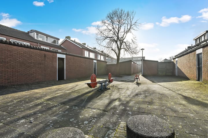 Photo 25 of Leeuwerikplantsoen 8