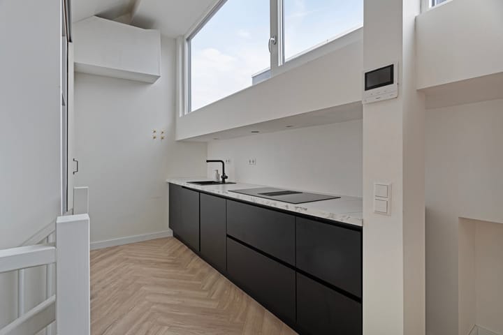 Photo 12 of Raadhuisstraat 13-C