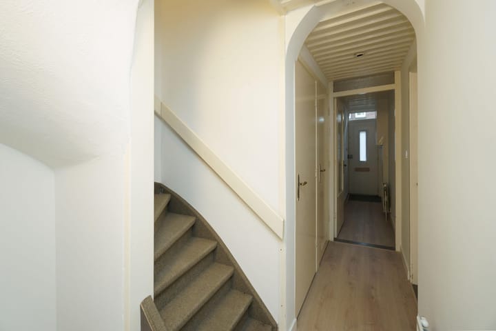 Foto 11 van Surinamestraat 106