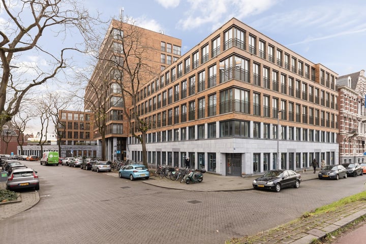 View photo 3 of Van Vollenhovenstraat 3-129