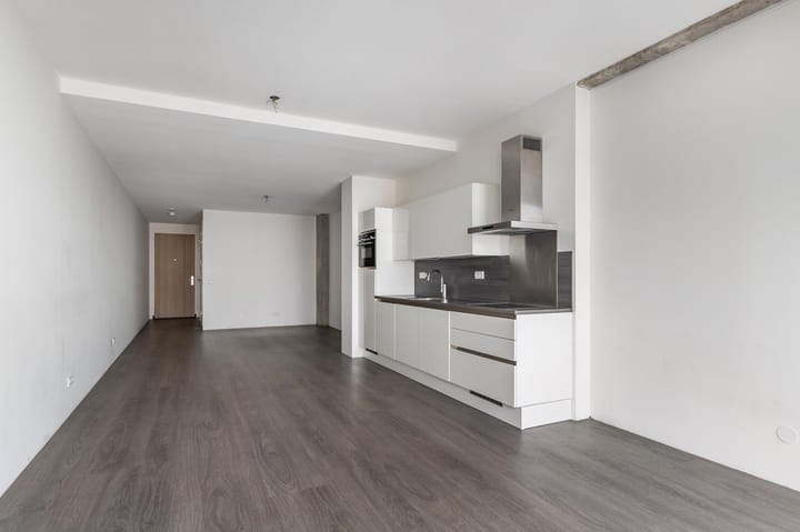 Photo 16 of Van Vollenhovenstraat 3-409