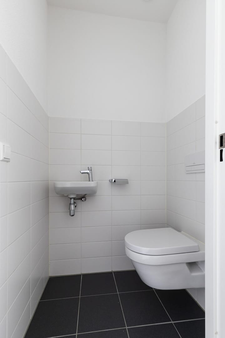 Photo 17 of Van Vollenhovenstraat 3-409