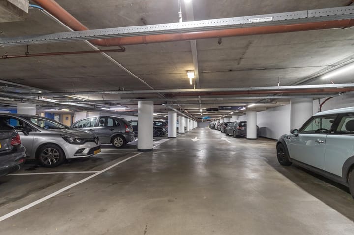 Photo 19 of Van Vollenhovenstraat 3-409