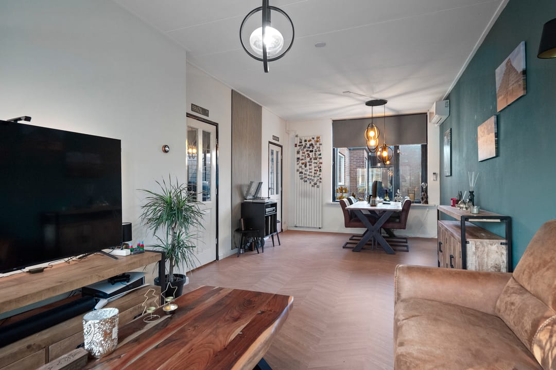 Photo 8 of Hertzogstraat 4