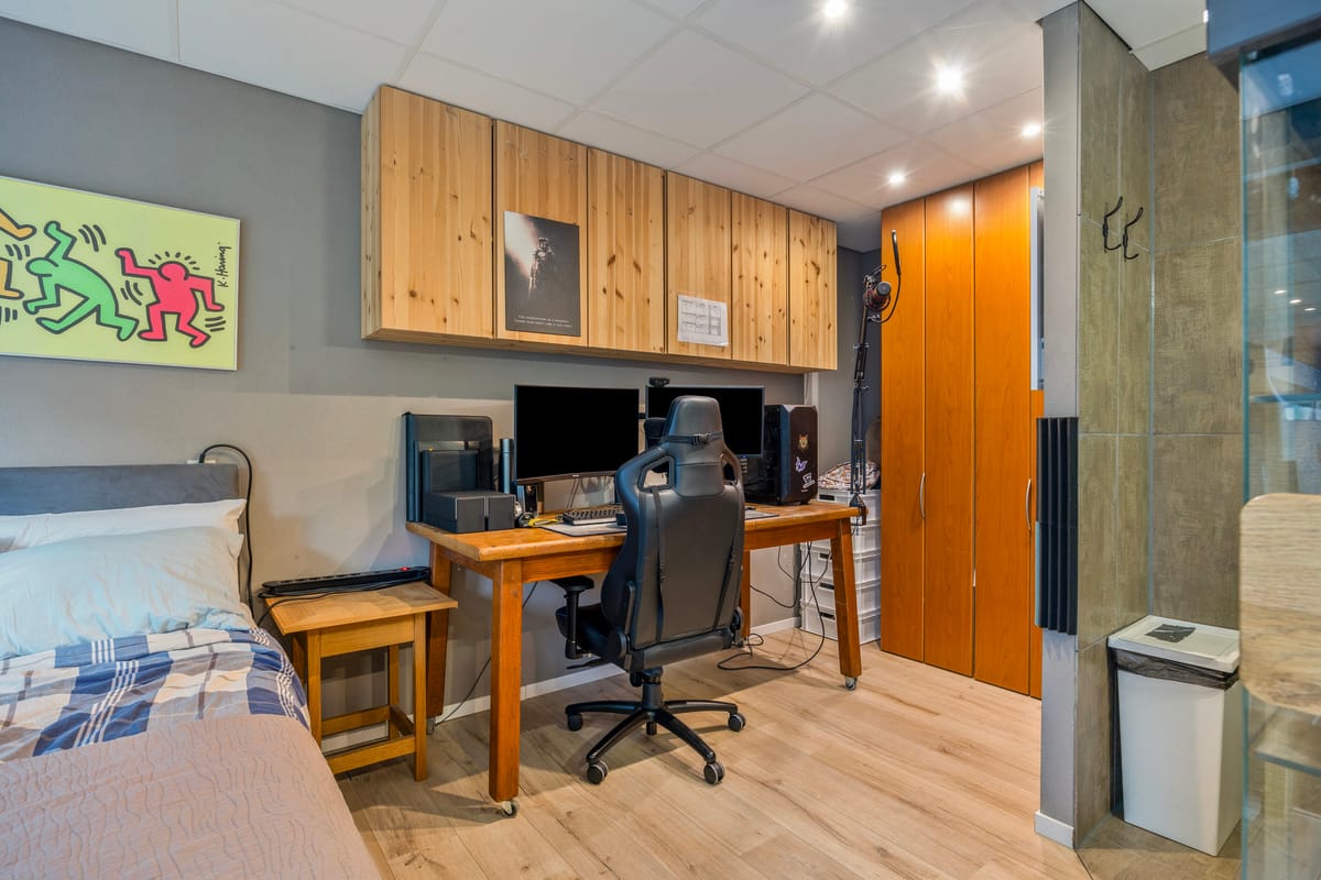 Photo 14 of Regentessestraat 29