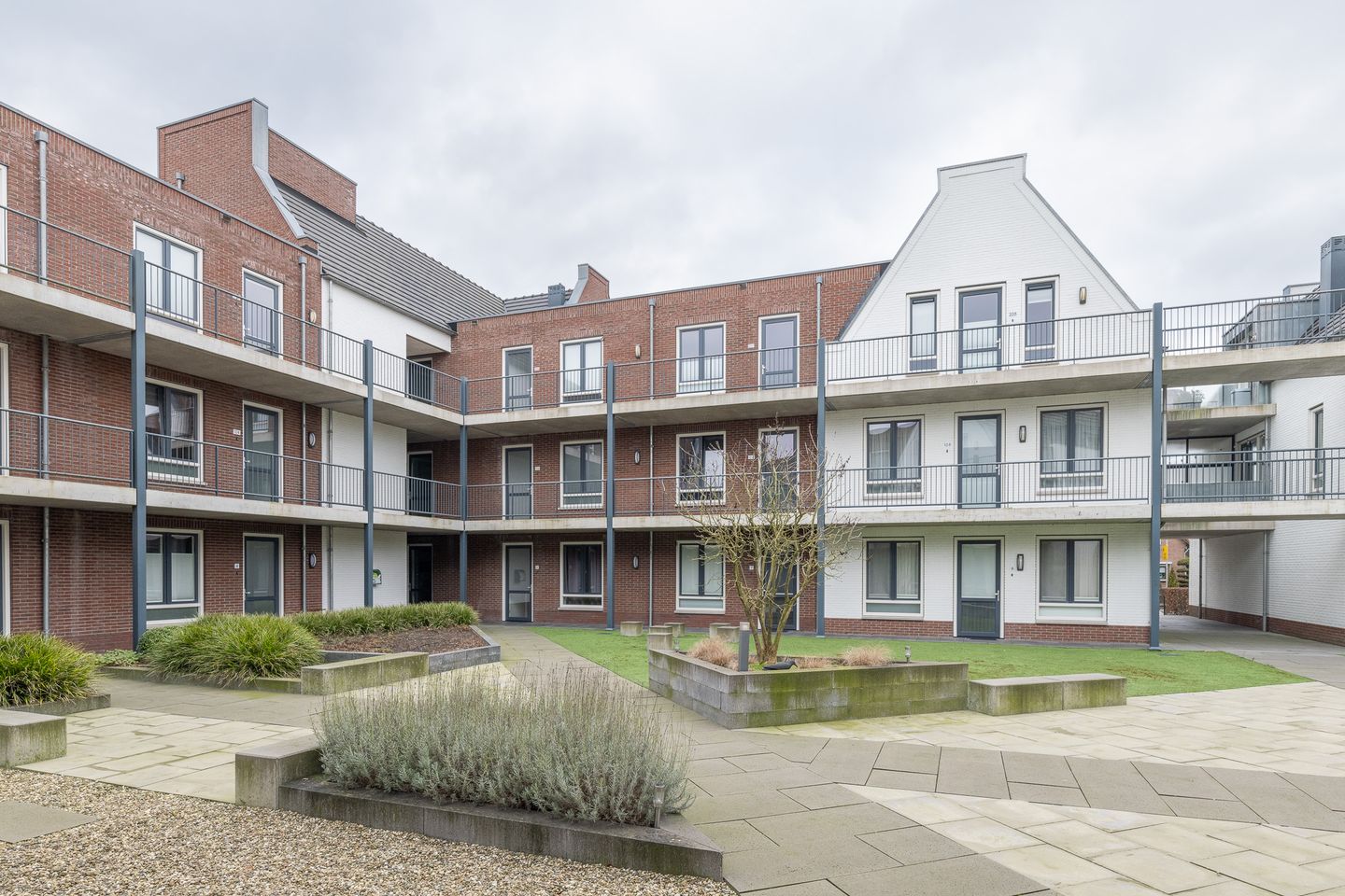 Foto 1 van Ds. Van de Woestijnehof 207