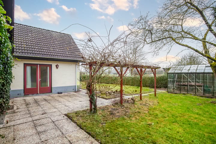 Foto 45 van Heilige Huisjes 42