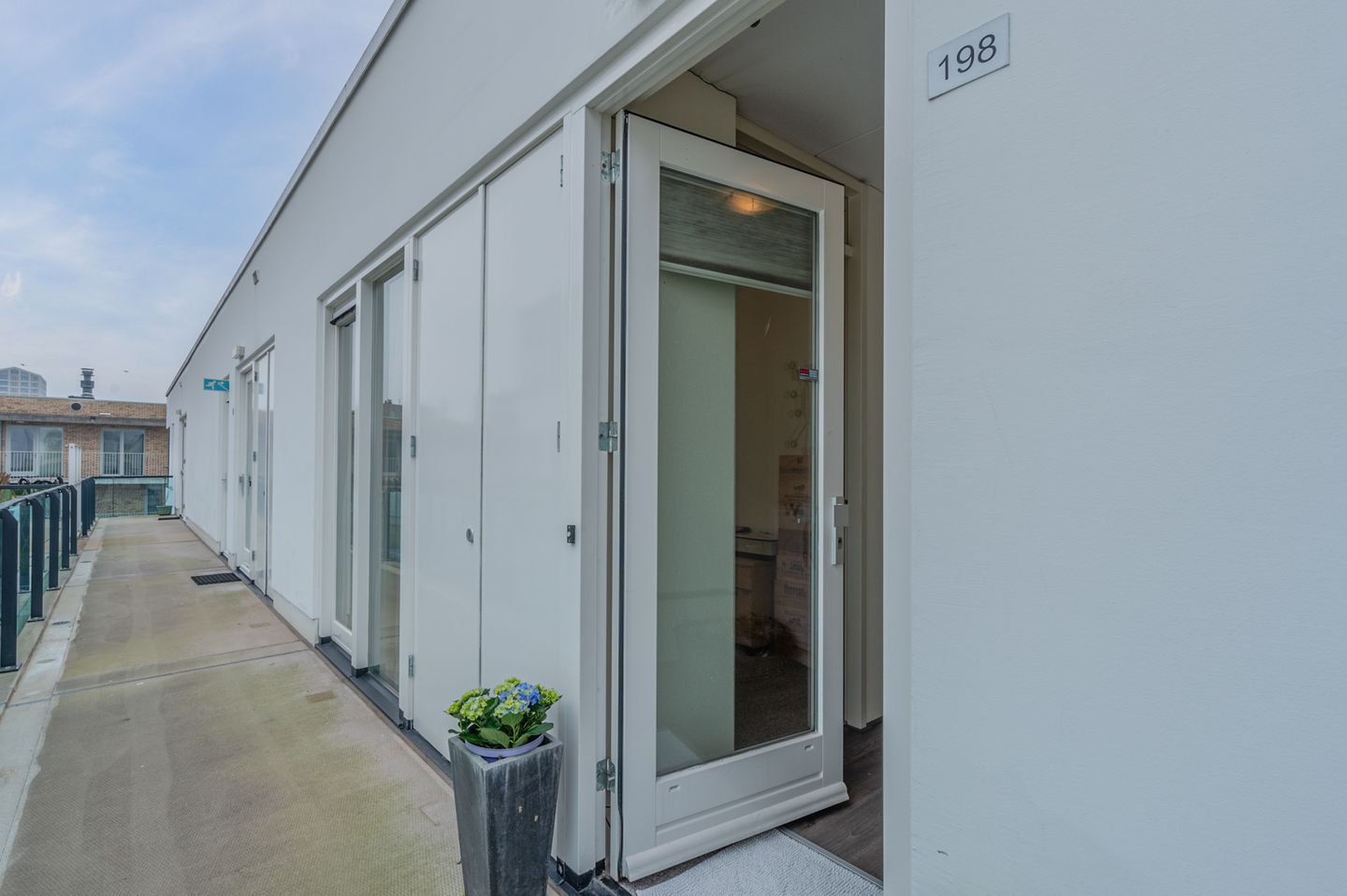 Foto 10 van Derkinderenstraat 198