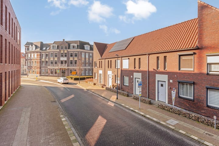 Foto 28 van Raadhuisplein 66