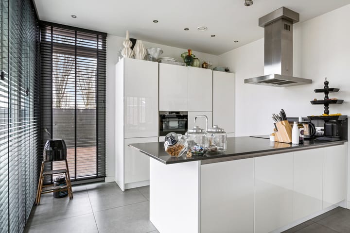 Foto 15 van Macharenseweg 27