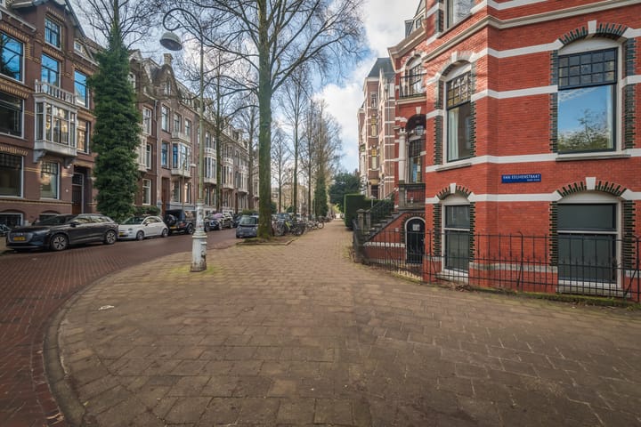 Foto 3 van Van Eeghenstraat 121-3