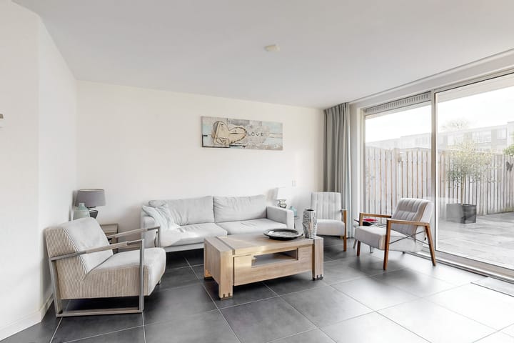 Photo 11 of Bouvignestraat 1