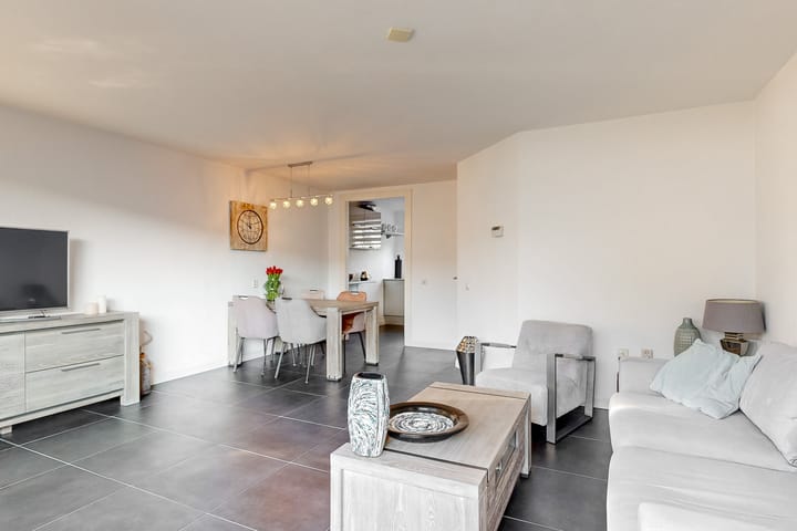 Photo 12 of Bouvignestraat 1