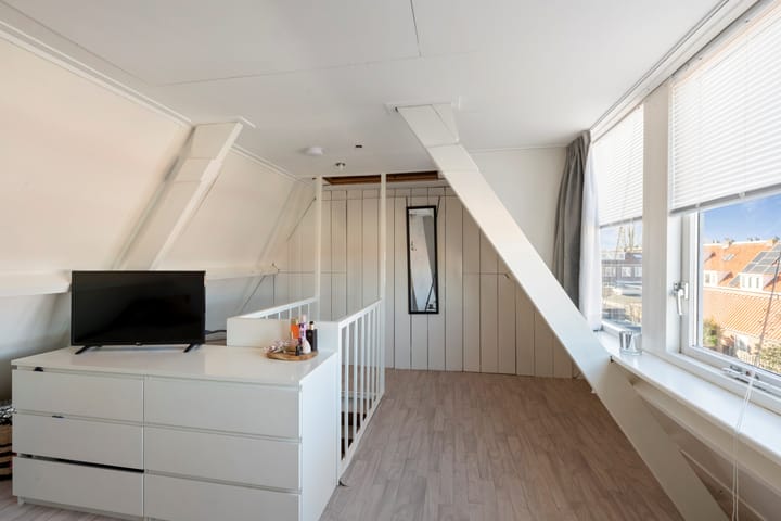 Foto 44 van Prof. Zeemanstraat 16