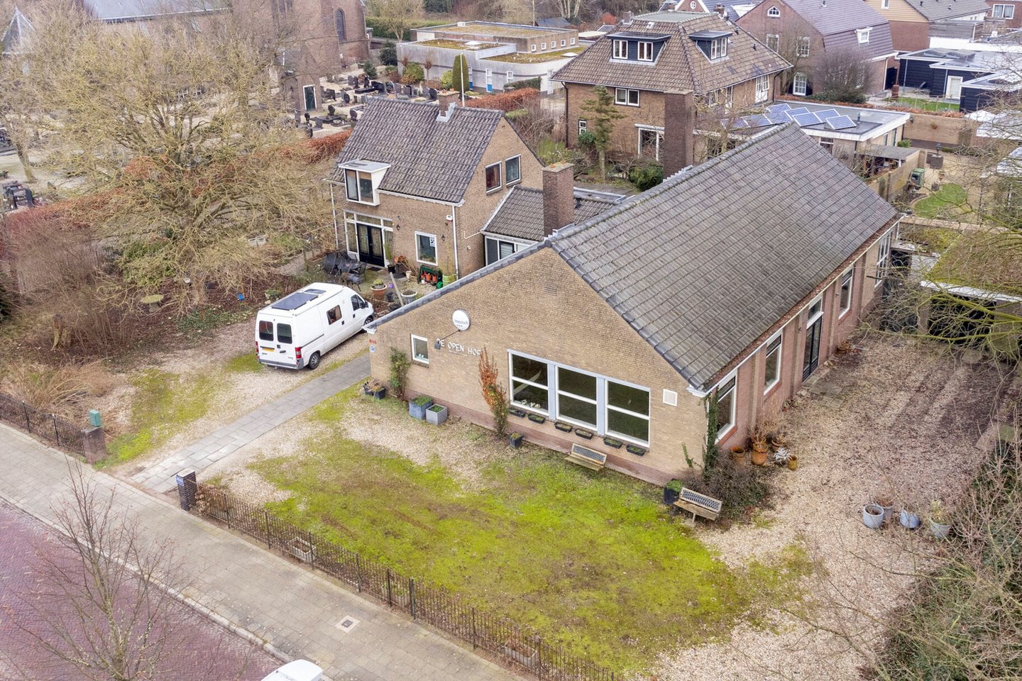 Bekijk foto 1 van Pastoor van Laakstraat 40