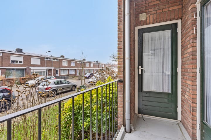 Photo 3 of Plutostraat 46