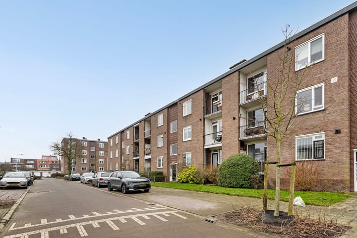 Photo 4 of Plutostraat 46