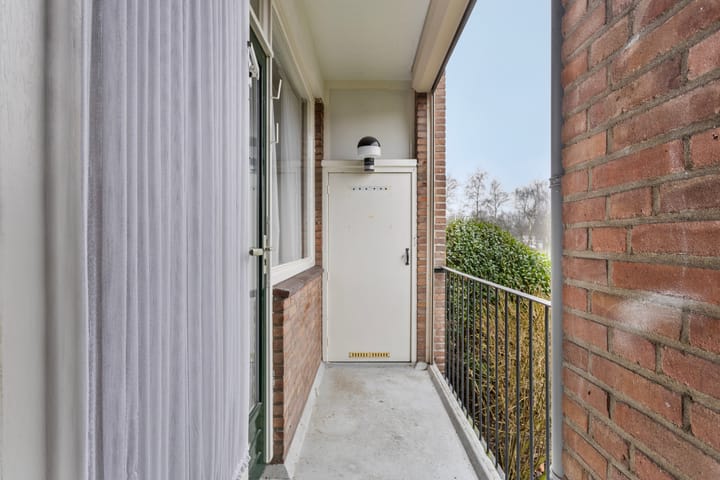 Photo 13 of Plutostraat 46