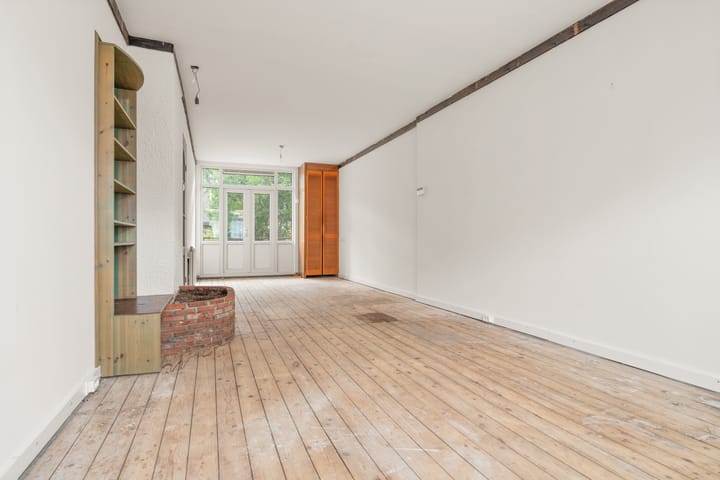 Foto 2 van Paramariboplein 55