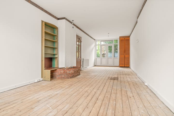 Foto 5 van Paramariboplein 55