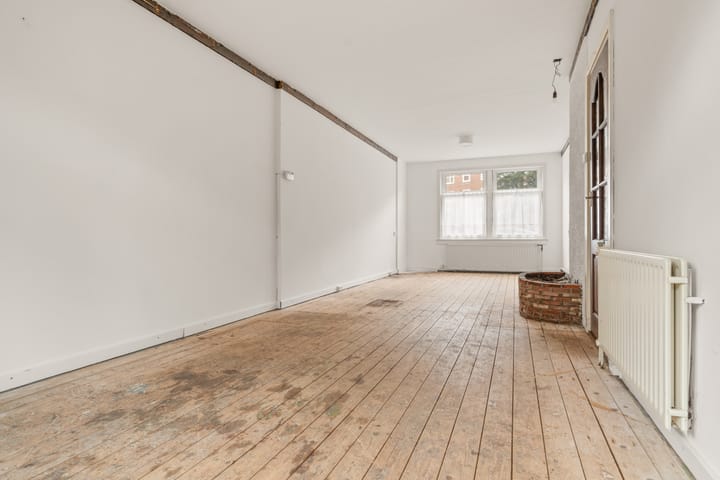 Photo 6 of Paramariboplein 55