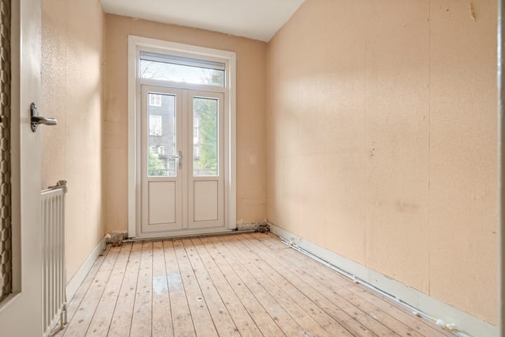 Photo 9 of Paramariboplein 55