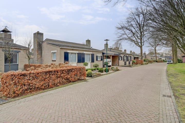 Foto 33 van Den Dries 24