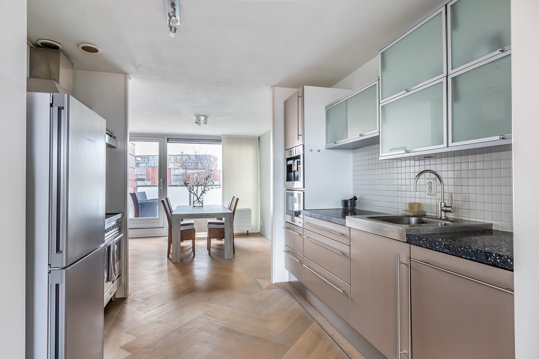 Photo 2 of Karper 47