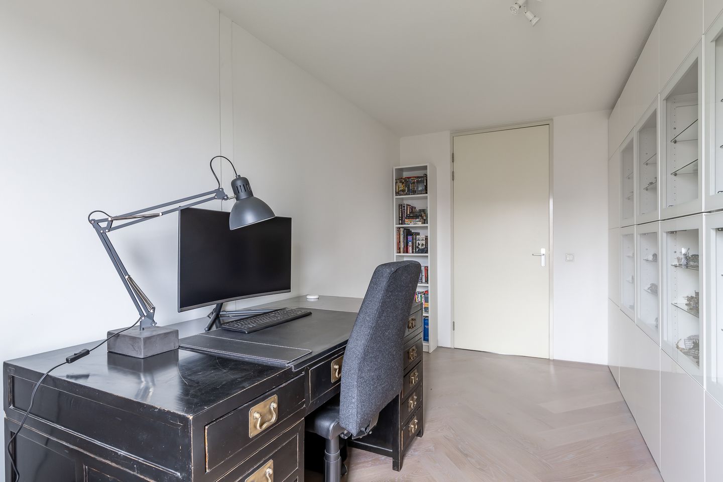 Photo 29 of Karper 47