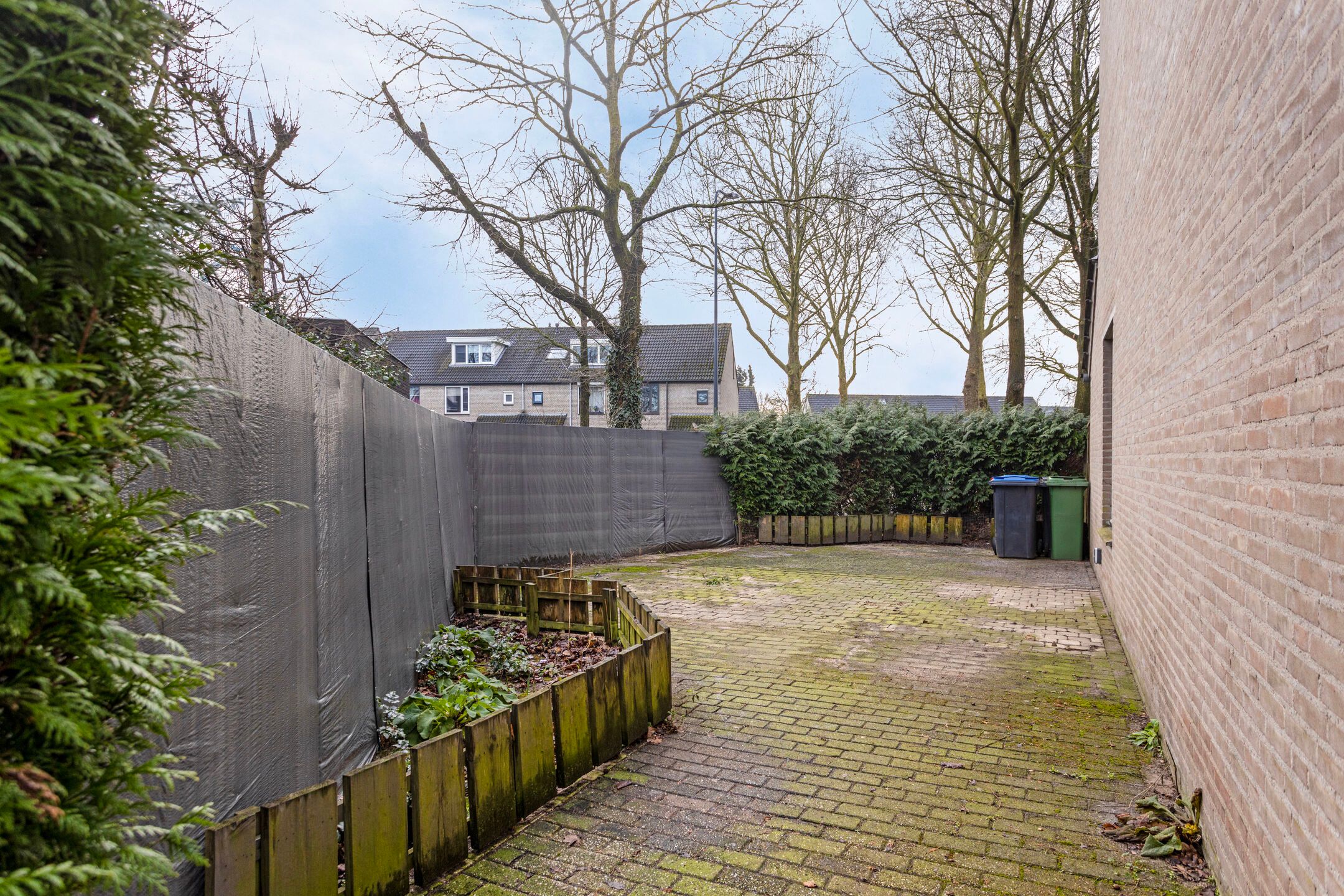 Photo 24 of Deken van Roestellaan 18