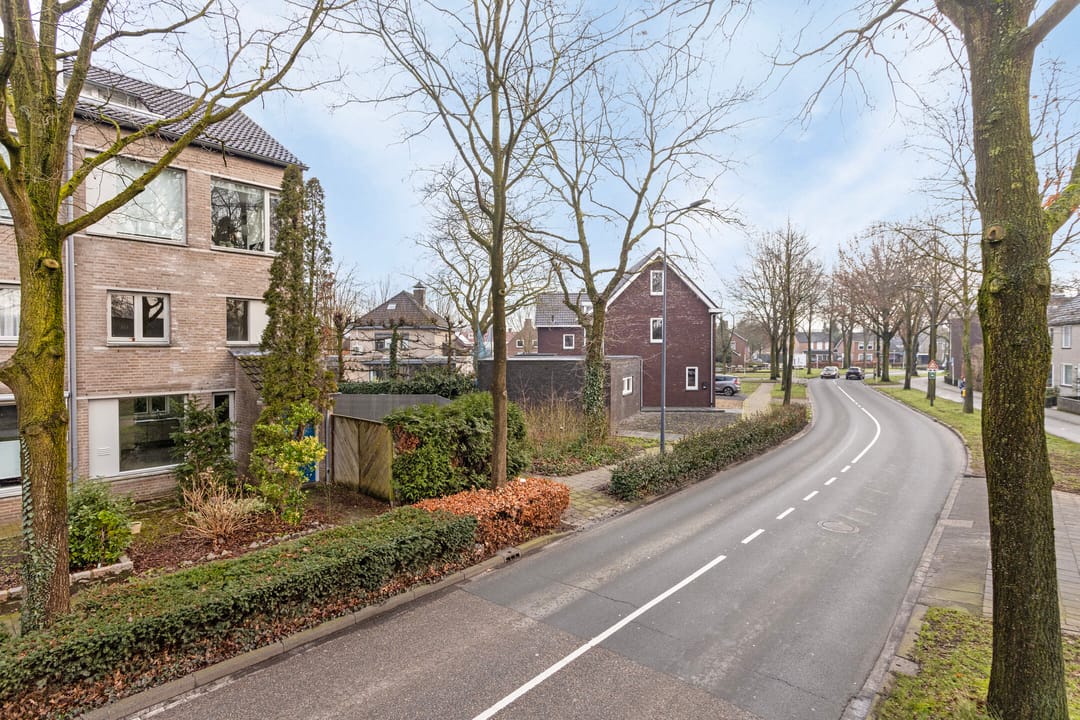 Photo 31 of Deken van Roestellaan 18