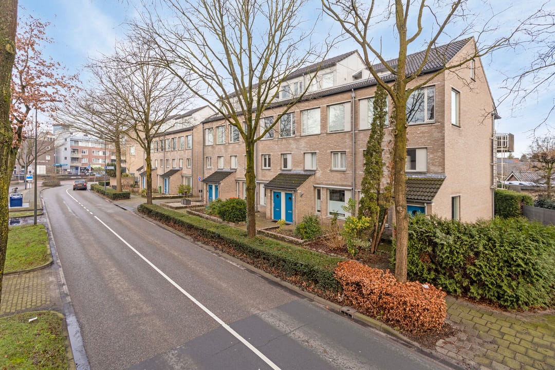 Photo 1 of Deken van Roestellaan 18