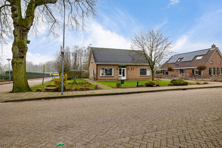 Foto 35 van Raiffeisenstraat 17