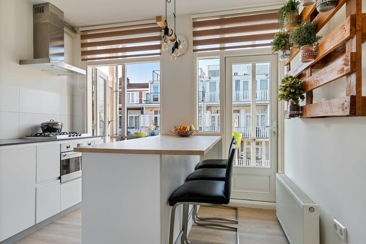 Photo 4 of Woestduinstraat 140-2