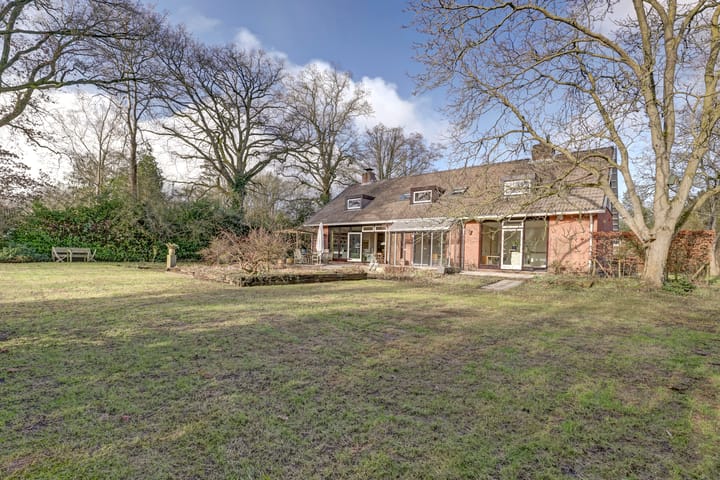 Photo 44 of Burg. Arriënsweg 38