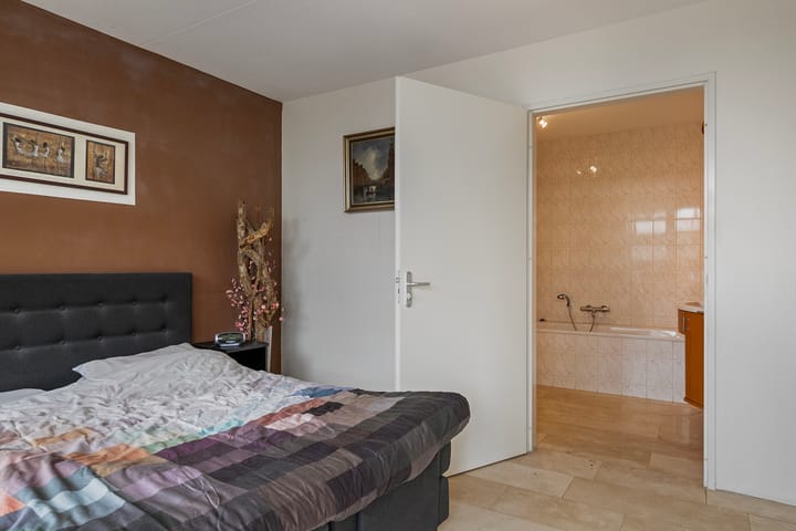 Photo 18 of Beier 24