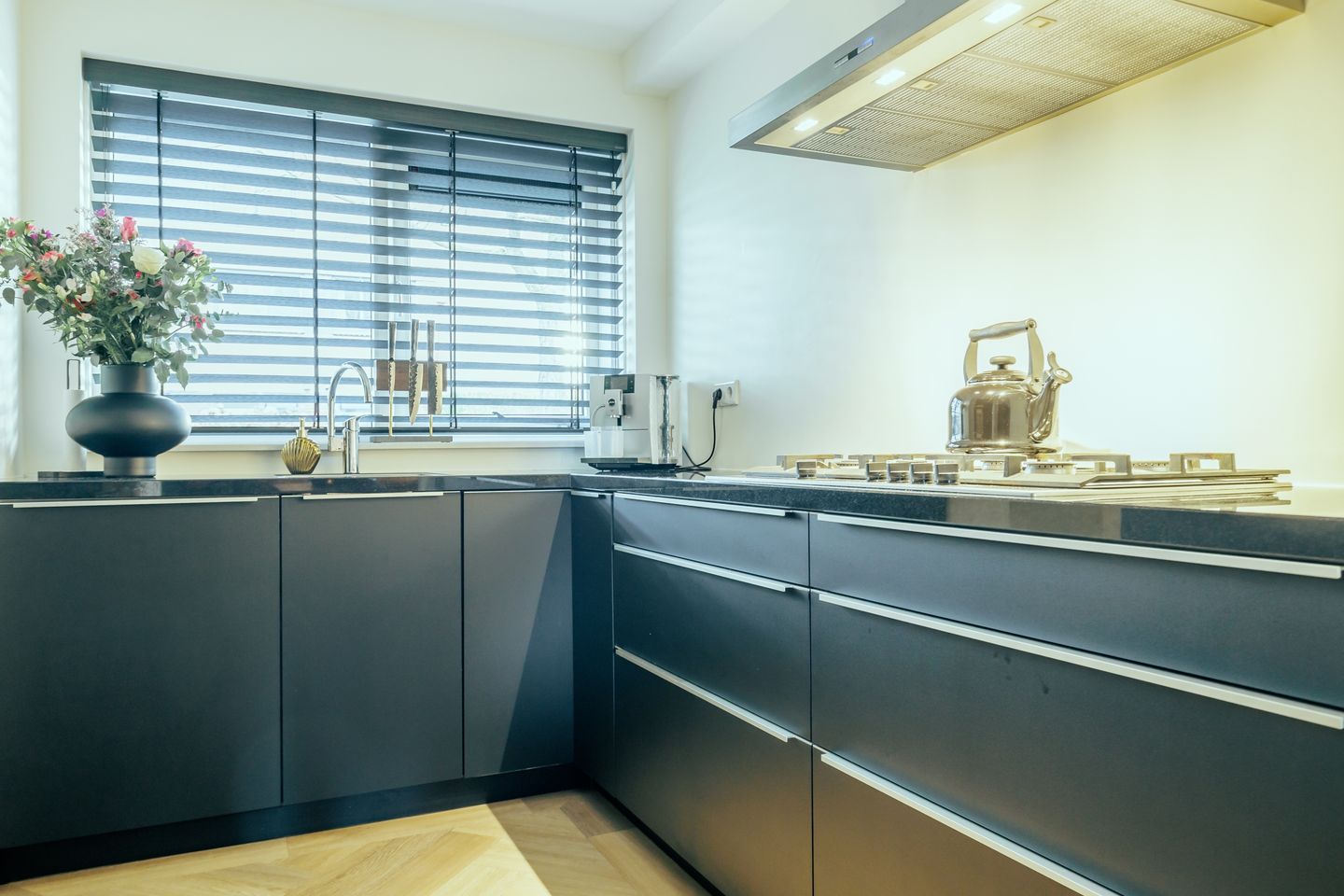 Foto 10 van Multatulipad 83