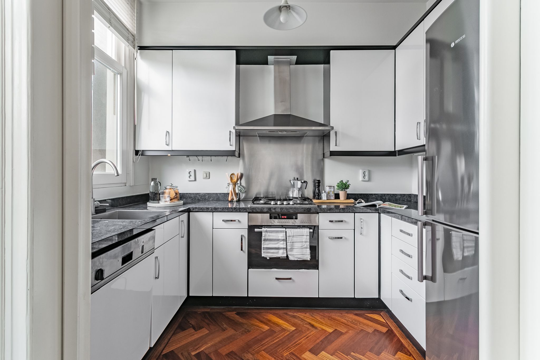 Foto 18 van Van Eeghenstraat 18-2