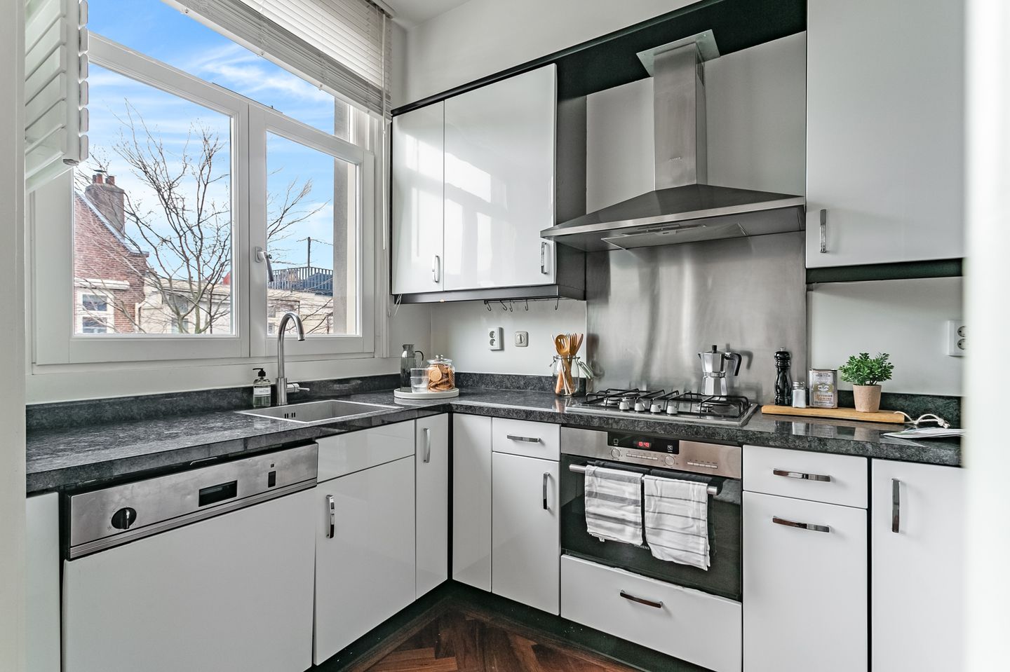 Foto 19 van Van Eeghenstraat 18-2